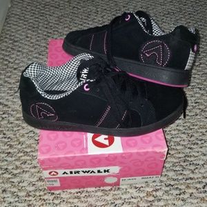 AirWalk pink black skater shoe sz 10